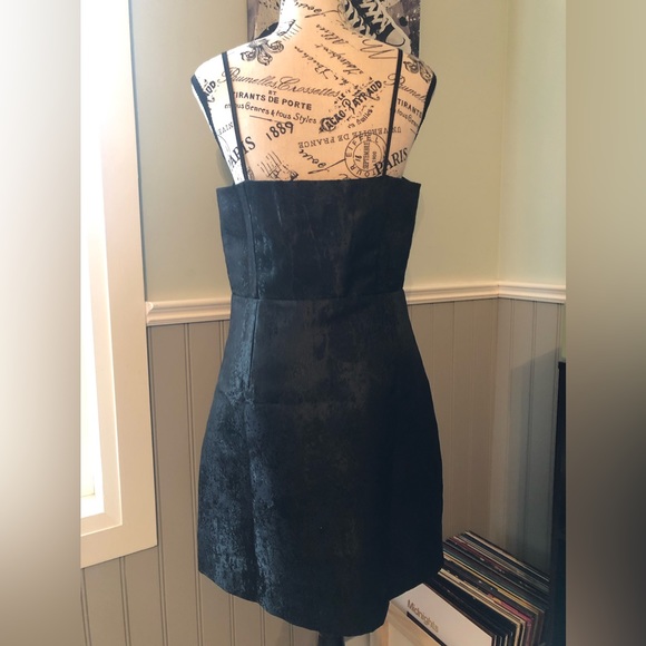 Brocade sleeveless cocktail dress size 10 - Picture 3 of 5